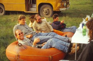 Дневной отдых перед ежедневными вечерними походами на болото, 1995 г.